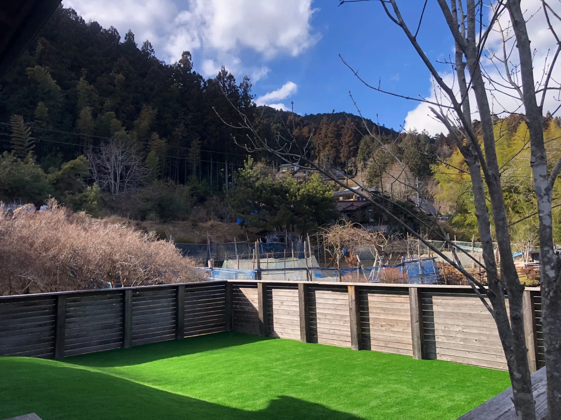 埼玉|飯能市でお庭に人工芝ドッグランをご依頼いただきました。