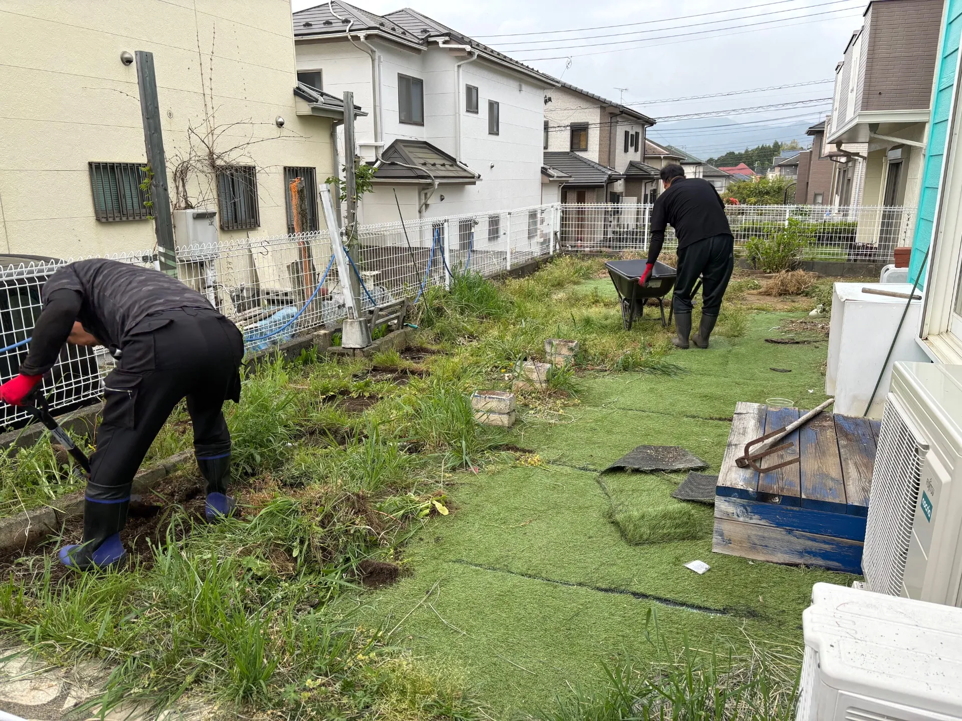 人工芝で後悔する人の共通点とは?埼玉の専門業者が失敗事例と対策を公開